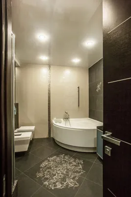Угловые ванны в маленькой ванной комнате: смотреть фото на  InteriorExplorer.ru