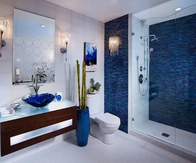 Синяя стена в ванной комнате - 75 фото