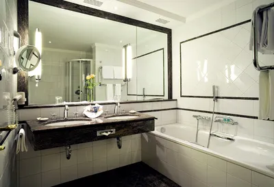 Зеркало в ванную комнату с подсветкой, подставкой и музыкой: что выбрать