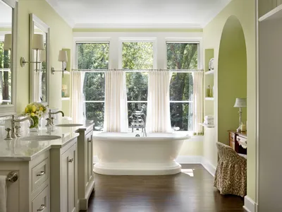 Дизайн большой ванной комнаты с окном - 72 фото