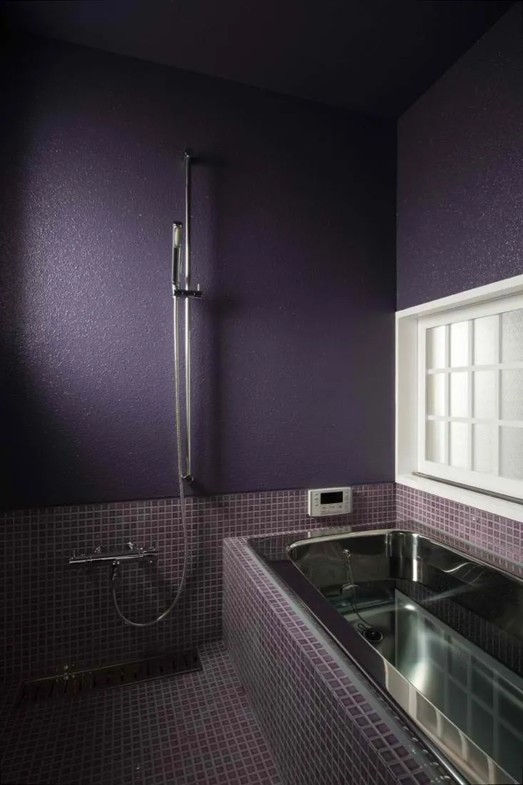 Почему стоит выбрать фиолетовый цвет для вашей ванной комнаты?