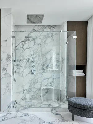 Изысканный мрамор в дизайне ванной в кофейных оттенках ⋆ Студия дизайна  элитных интерьеров Luxury Antonovich Design