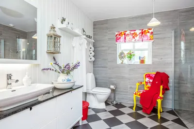 Как украсить ванную комнату своими руками: фото и идеи как декорировать и  украсить стены в ванной | Houzz Россия