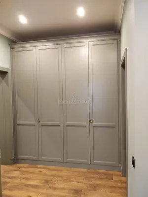 Встроенный серый шкаф «Торн» в стиле неоклассик для прихожей, Арт.457