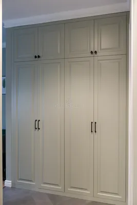 Встроенный классический шкаф «Венло» в прихожую серого цвета, Арт.402