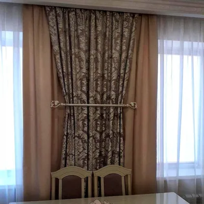 Двойные шторы на подхватах в гостиную