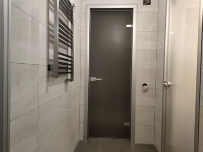 Стеклянные двери в ванную комнату - купить на заказ в Санкт-Петербурге