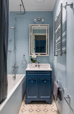 Small bathroom in light blue and white of Moscow home with a dark blue  vanity and space-savvy design - Decoist | Синий туалетный столик, Голубые  ванные комнаты, Маленькие белые ванные комнаты