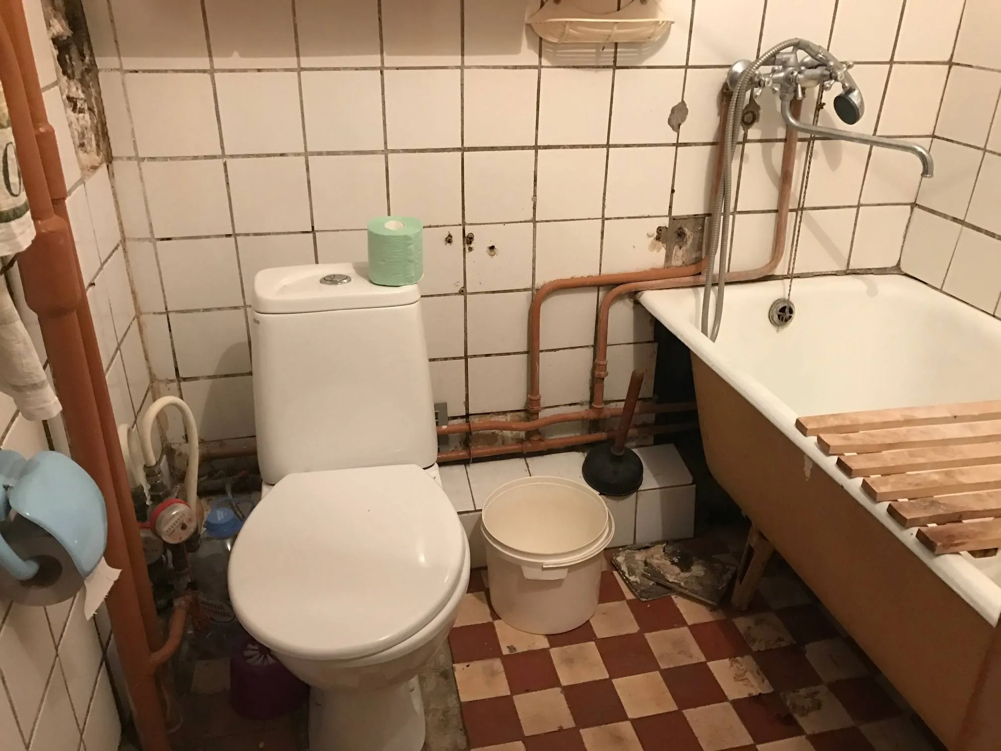 Две комнаты кухня туалет и неработающая ванная