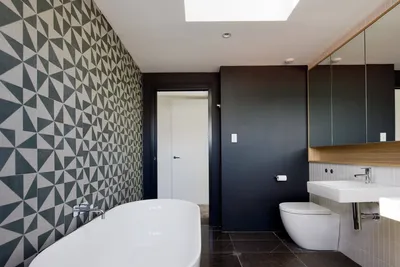 Укладка плитки в ванной: как сэкономить и оформить стены оригинально |  Houzz Россия
