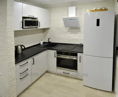 Маленькая угловая кухня на заказ Лада-588 в белом цвете,1500х1650 мм,цена  63 100 руб. купить в Новосибирске