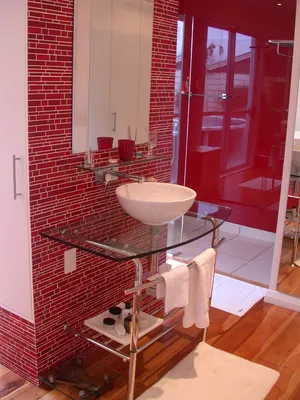 Красная ванная комната - 75 фото яркого дизайна