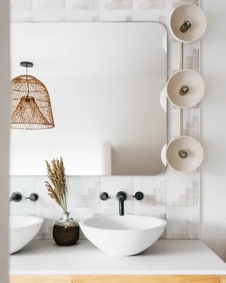 Греческий стиль в интерьере ванной комнаты: 30 фото - светлые и темные  варианты