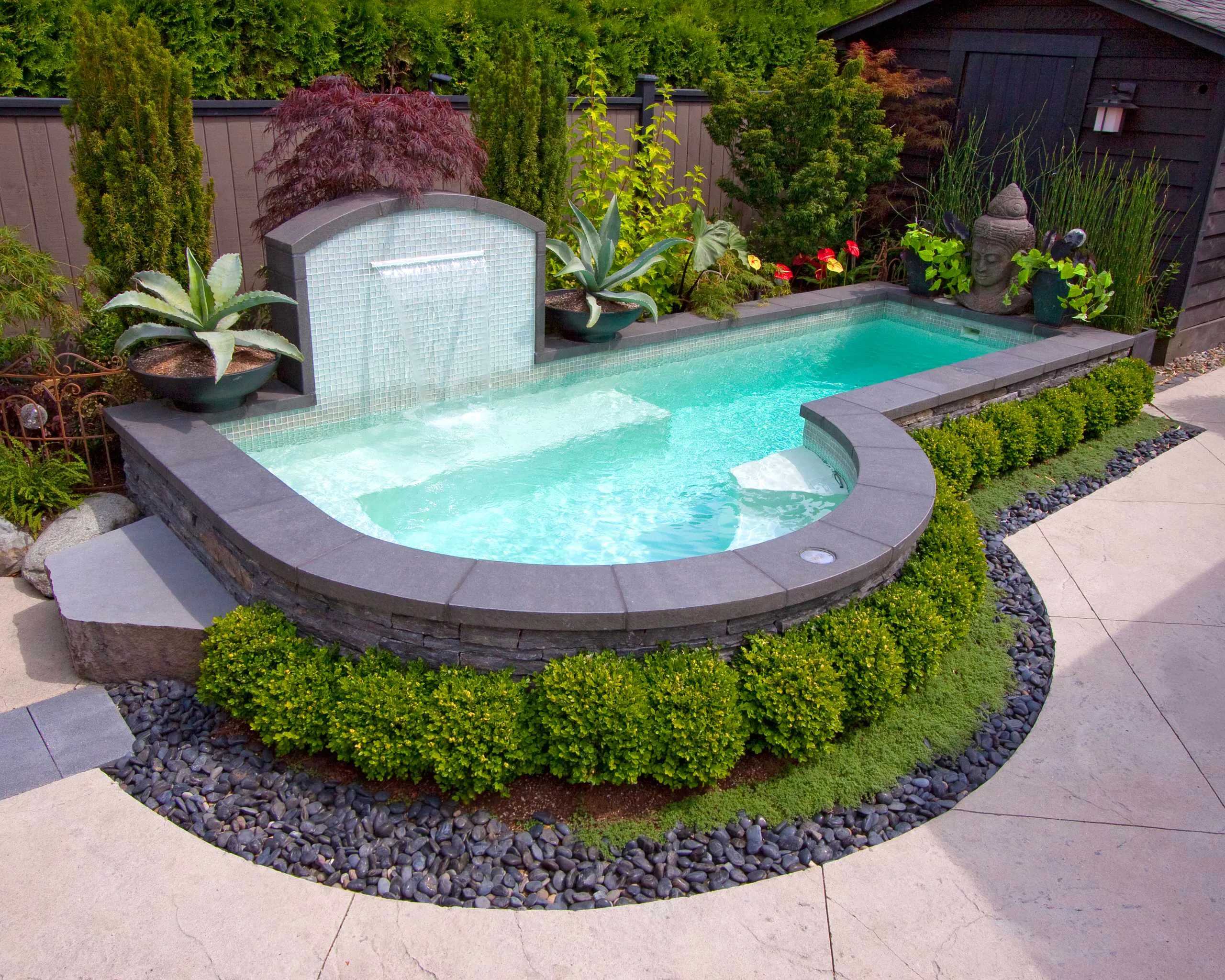 Как сделать бассейн своими руками во дворе?