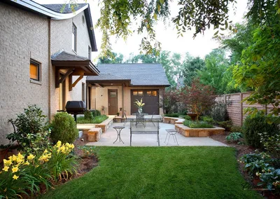 Ландшафтный дизайн клумбы: современные идеи для дома и двора на фото