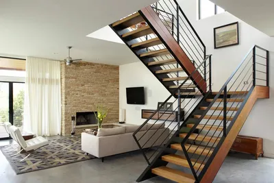 Лестницы на второй этаж в частном доме: деревянные каркасные, как сделать  своими руками, изготовление и установка, фото