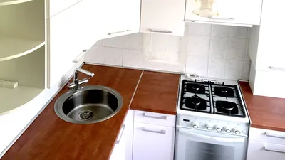 Кухня в хрущевке 5 кв м ✓ Дизайн белой кухни с газовой колонкой - YouTube