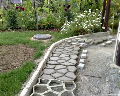 Создаем садовые дорожки из обычных бетонных плит | Возле Дома