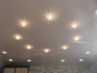 Расположение точечных светильников на потолке - 73 фото