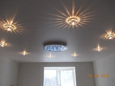 Расположение точечных светильников на натяжном потолке - 73 фото