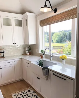 Дизайн угловой кухни с окном - 69 фото