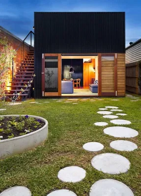 Дизайн двора частного дома: 150 фото оригинальных решений, как обустроить  территорию вокруг, правила оформления двора, идеи декора